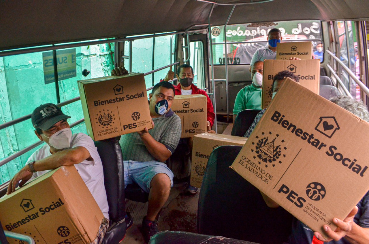 Gobierno entrega paquetes alimentarios a transportistas de Cuscatancingo gobierno-entrega-paquetes-alimentarios-a-transportistas-de-cuscatancingo